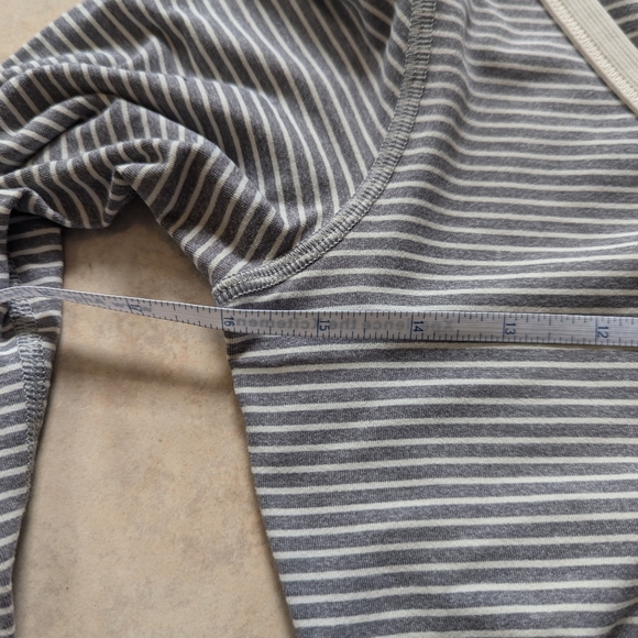 Lululemon Awesoma Henley - Picture 2 of 3